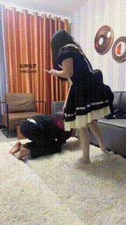 【白兔】双S-轮流踩踏舔鞋舔脚鞭打【双视角版】bf46519_1封面图