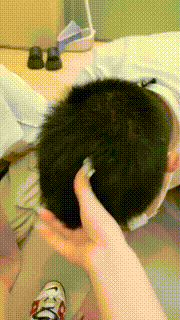 【甜甜】3奴-运动鞋白袜-踩踏踢踹奴下奴互虐 bf33777封面图