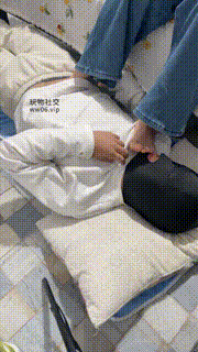 【小胖墩】白袜脚玉足蹂躏踩家奴JS241227-6封面图