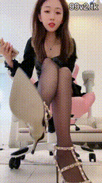 【一茶S】442_红绿灯榨精时长49min让脚下的小贱狗连射四波