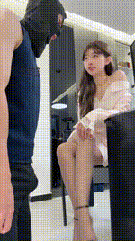 【一茶S】 TJ：老板在办公室被女秘书玩射了 在办公室玩弄鸡巴刺不刺激 吃女秘书高跟鞋底上的浓痰 把脚上的精液吃下去