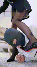 【一茶S】054 御姐高跟黑丝脚下狗【下】很皮得G42分钟