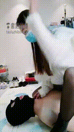 【一茶S】014 教训迟到的的狗37分钟 狠狠教训迟到的狗！全体重踩踏，超重度深喉，深喉到求饶，5杯圣水灌死贱狗！VTL10017