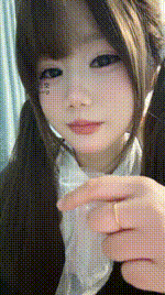 【六六】红绿灯 超近距离吐口水白眼羞辱 双马尾JK妹嫌弃脸吐舌头 看到主人吐口水就撸 最后口水袋子的口水倒到骚鸡巴上撸射