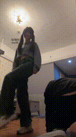 【六六】TJ：18岁小萝莉猛踹踢裆训狗 穿臭运动鞋使劲踹 边嘲笑那狼狈搞笑的样子 边用臭脚安慰闻完继续猛踹 猛踹毒打 揍完奖励闻臭棉袜 让贱狗舔酸臭裸足 猛揍死贱狗 主人也出了一身汗 一脚的酸臭味奖励训狗