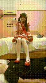 【六六】TJ：反差白丝小萝莉调教 红皮鞋全体重踩踏 边当脚垫边踢裆 臭脚羞辱 连续坐脸 腿绞窒息