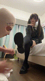 【六六】TJ：变态学生妹暴揍贱狗 舔两双鞋子脏鞋底 厚黑脚狂踹奶子 腿绞窒息踢蛋 狂扇巴掌 反差暴揍