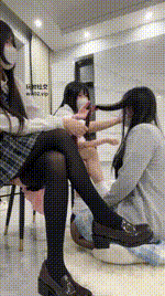 【砂糖不甜】TJ：双S 开发朋友当小母狗 首调母狗 钻胯 坐脸 踩奶子 坐奶子 视角3