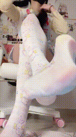 【砂糖】红绿灯 寸止流精 一边下跪闻着香玉足 像狗一样被主人被玩弄 一边憋着贱狗就越贱 最后还被主人的屁股坐在狗脸上 贱狗一直憋不主一直流精哈哈哈...