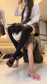 【砂糖不甜】TJ：双JK萝莉主调教狗东西 强制圣水 暴力踩踏 踩脸 坐脸 钻胯 踢裆 骑狗 视角2