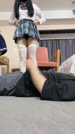 【砂糖不甜】TJ：JK白丝双主调教小狗 超长时间极致羞辱 深喉 坐脸 踩脸 撸鸡 踩鸡 夹脖 视角2