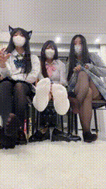 【砂糖不甜】橘子 三S JK白袜黑丝 寸止羞辱憋精 跪在三位祖宗的脚底下 磕头膜拜 被主人羞辱憋精 把小狗的狗脑玩废掉 听到0才能射哦 但是主人就是一直重复报12...12 射出来之后强制废物吞精