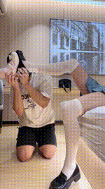 【砂糖不甜】TJ：双萝莉主调教学生狗 丝袜深喉 踩踏踩鸡 夹脖 坐脸窒息羞辱 舔鞋底 视角1