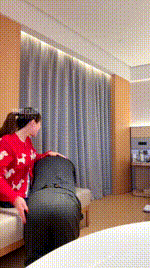 【嘻嘻】强迫奶狗舔臭脚丫JS260127-25