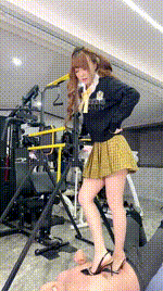 【麋鹿银儿】独立高跟虐踩脚耳光_踩头脖子强制鞭打 bf60955