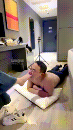 【悠悠琪琪】闻舔鞋袜-牛仔裤坐脸 JS260224-25封面图