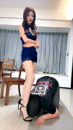 【子琳】高跟美腿踩废物奴 bf61138封面图