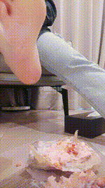 【奎妮】裸足踩踏蛋糕喂食260302-25_1封面图